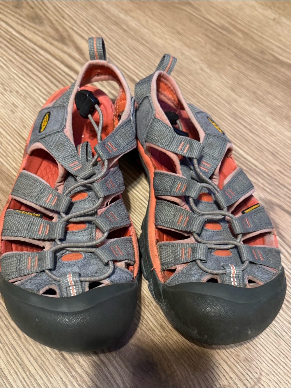 Keen Kids Closed-Toe Water Shoes in Gray & Coral